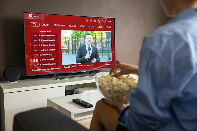UniTV sendo usado no celular